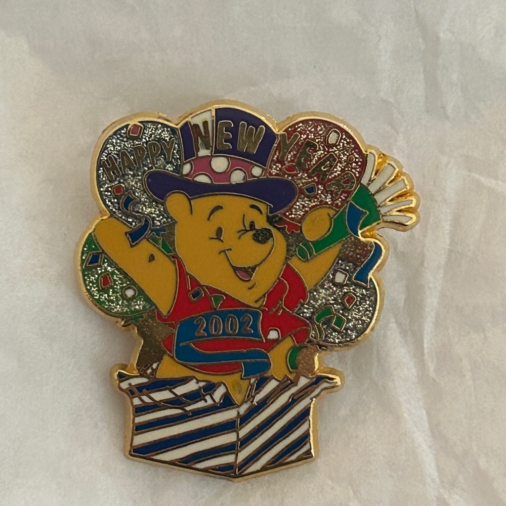 Disney Vintage Winnie the Pooh Happy New Year 2002 Trading Pin WDW